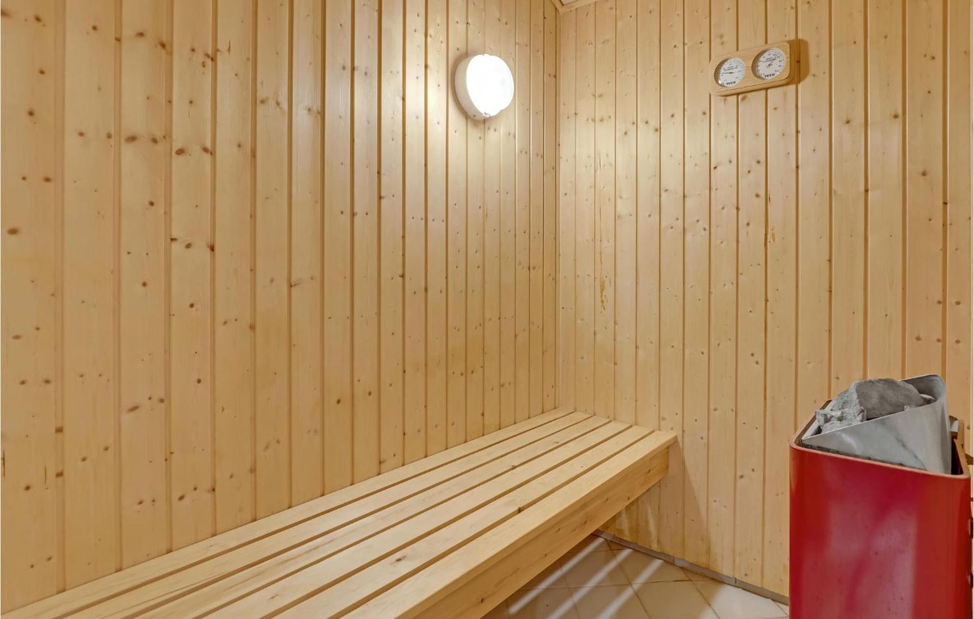 Awesome Home In Nexo With Sauna Snogebæk エクステリア 写真