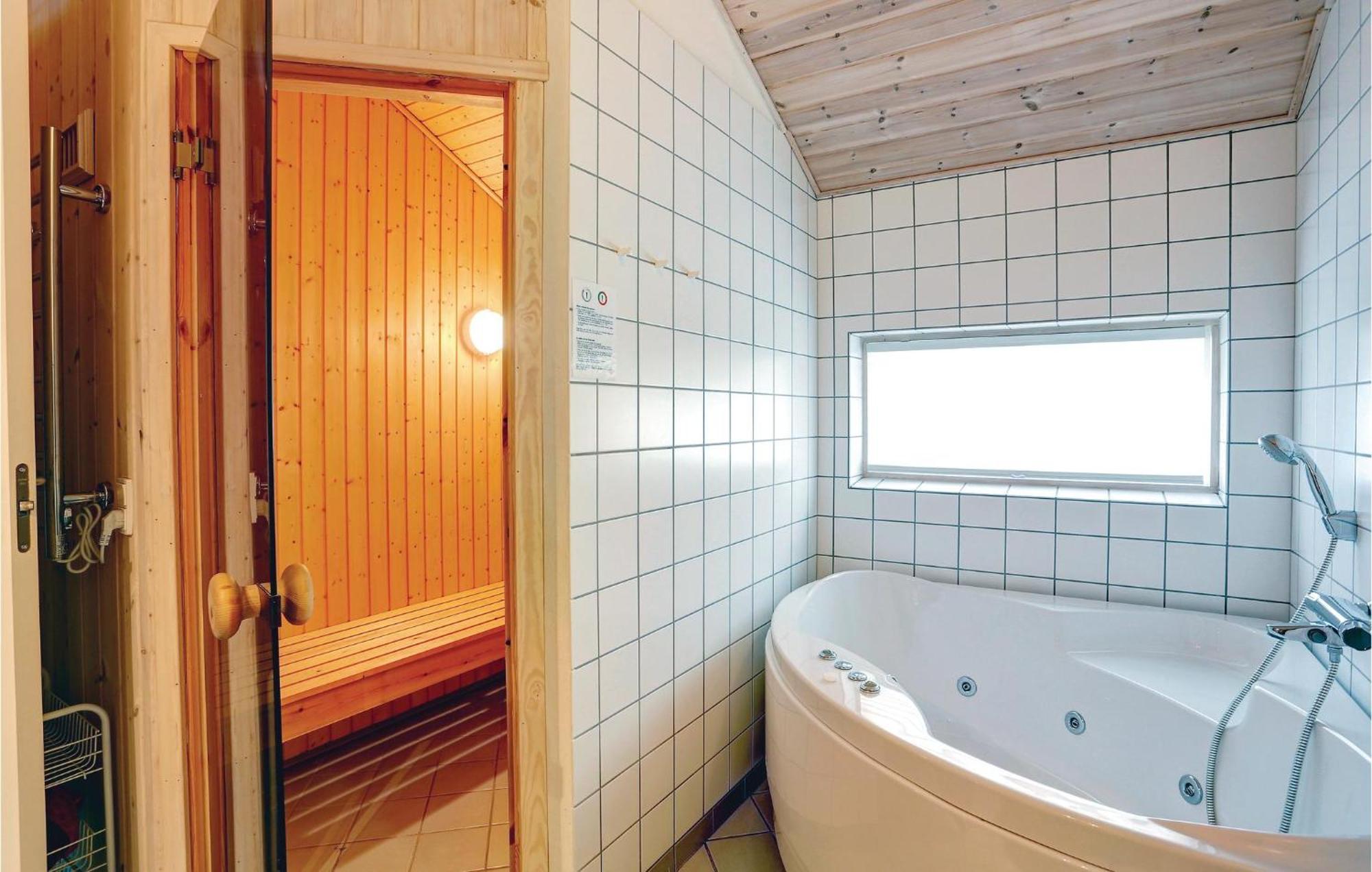 Awesome Home In Nexo With Sauna Snogebæk エクステリア 写真